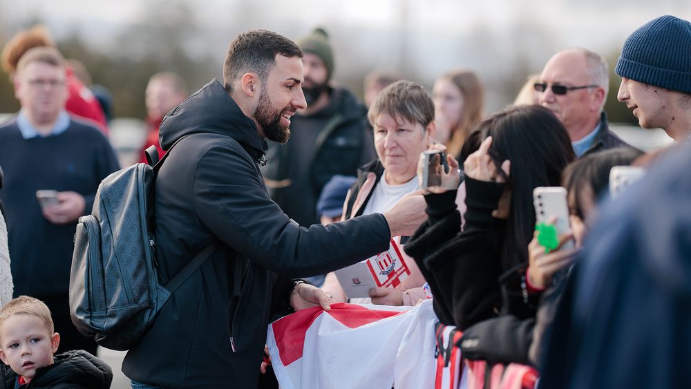 Stoke City FC Pèlach names two changes for Burnley battle